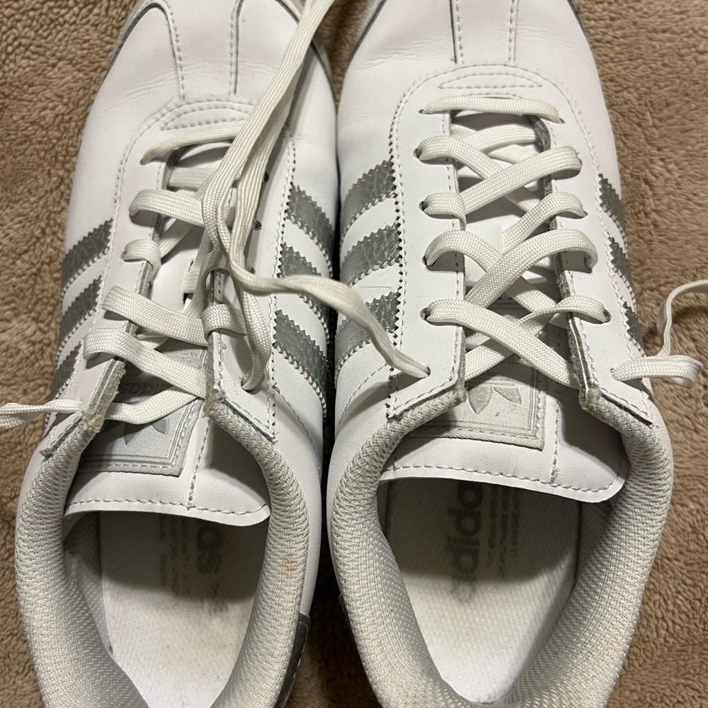 EUC Adidas Samoa
